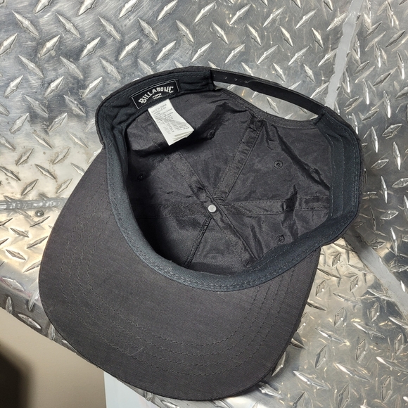2FOR$40 Billabong unstructured snapback - Picture 2 of 7